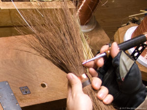 棕櫚箒の玉を作る