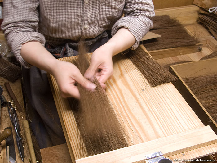 鬼毛箒(タイシ箒)の玉作り 鬼毛箒(タイシ箒)の玉作り
