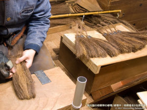 製作風景-【棕櫚箒】他社製の鬼毛箒の修理