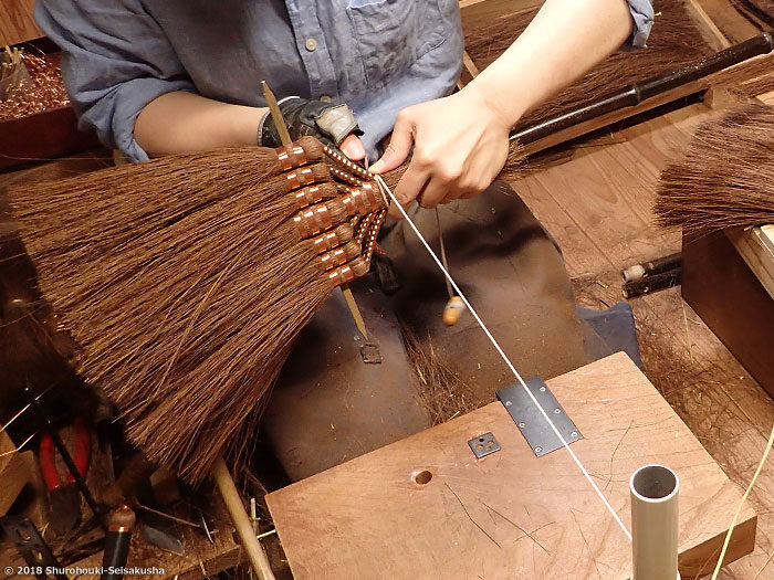 製作風景-【棕櫚箒】鬼毛箒（タイシ箒）長柄箒