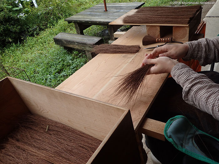 製作風景（停電中）-【棕櫚箒】鬼毛箒（タイシ箒）長柄箒
