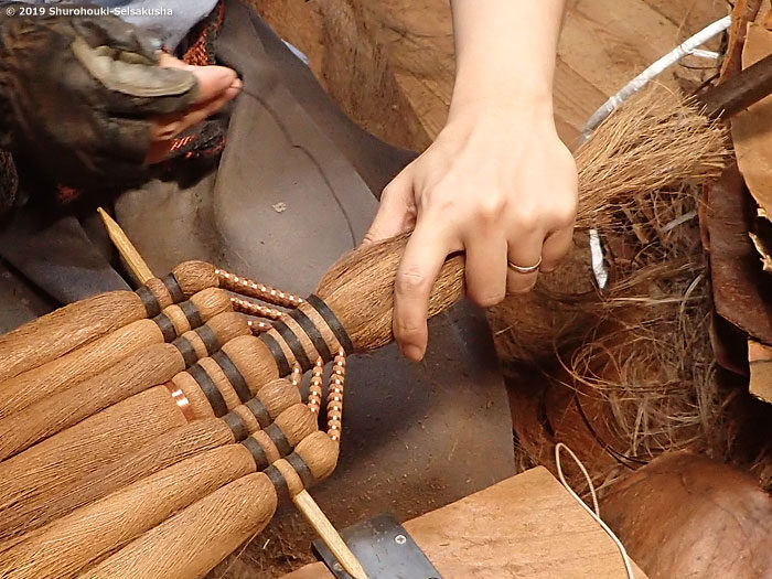 製作風景-【棕櫚箒】棕櫚皮長柄箒