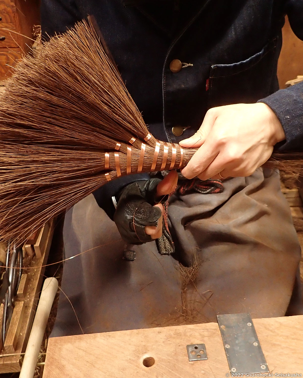 棕櫚箒-特注の本鬼毛5玉小手箒作り 棕櫚箒-特注の本鬼毛5玉小手箒作り
