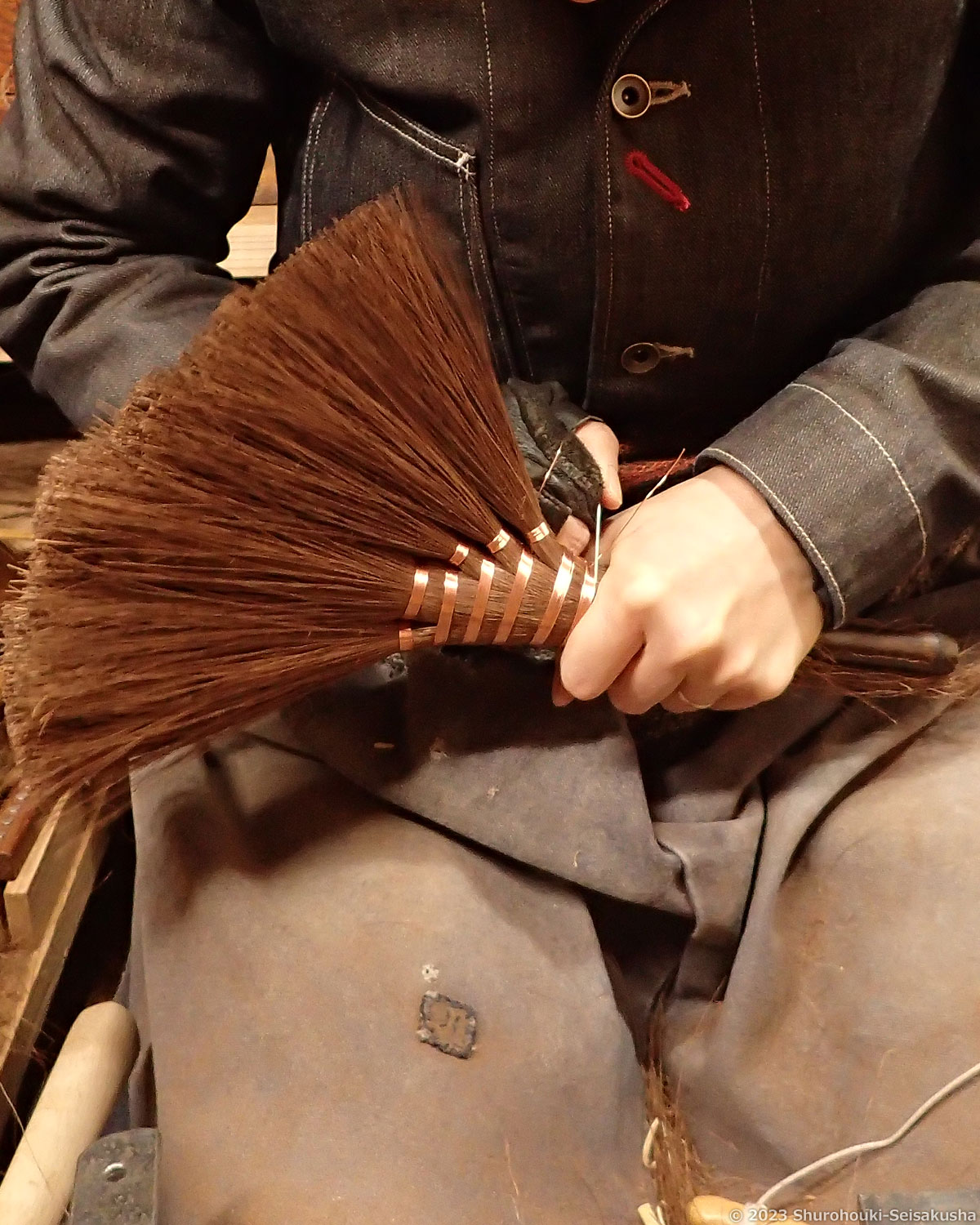 棕櫚箒-本鬼毛荒神箒5玉トサカ型の製作 棕櫚箒-本鬼毛荒神箒5玉トサカ型の製作