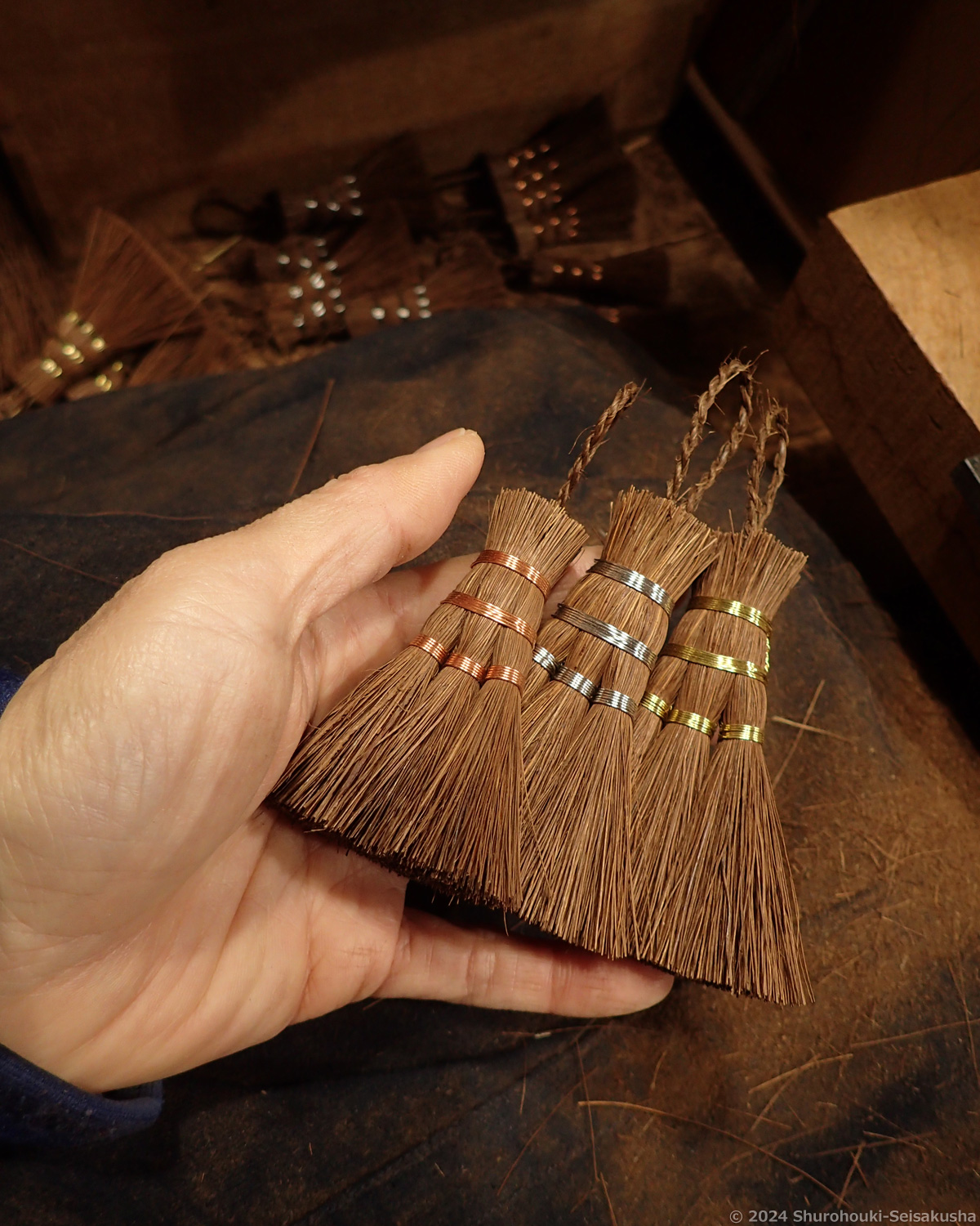 棕櫚箒-大会メダル用の棕櫚荒神箒の製作