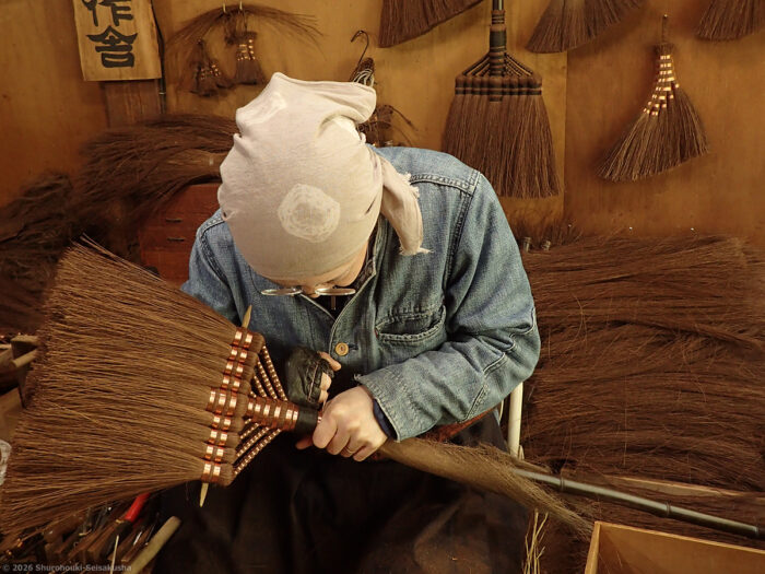 製作風景-【棕櫚箒】本鬼毛長柄箒